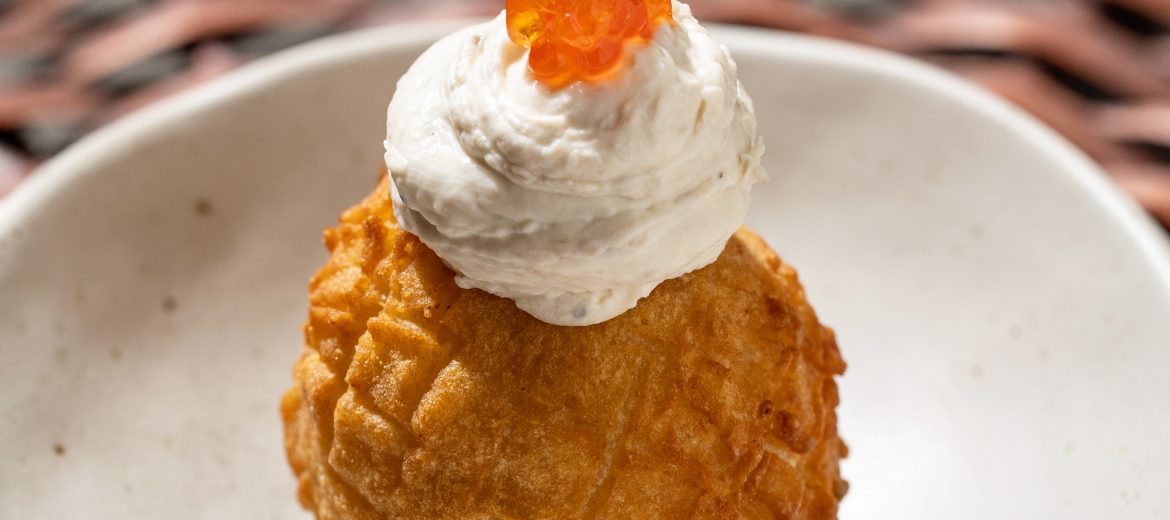 Пончик из креветки/ авокадо/ манго/ чили