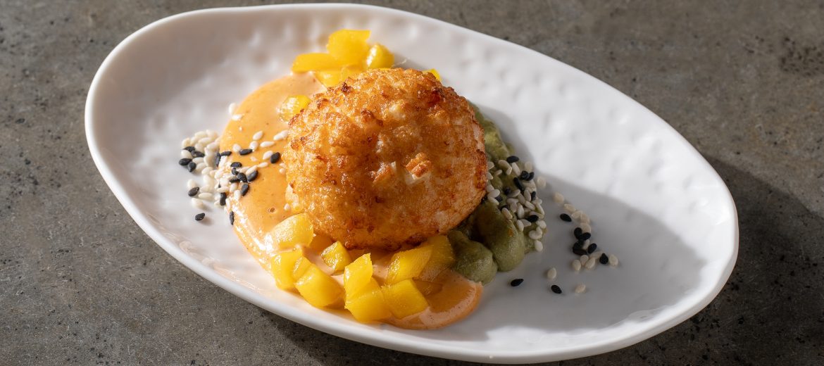 Пончик из креветки/ авокадо/ манго/ чили