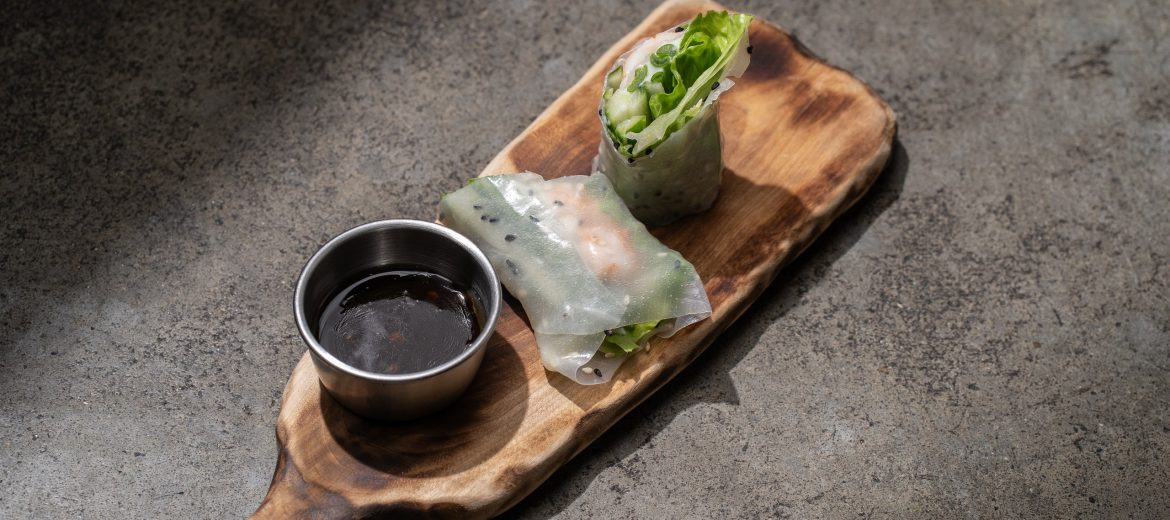 Спринг-ролл с креветкой/ овощи/ кисло-сладкий соус