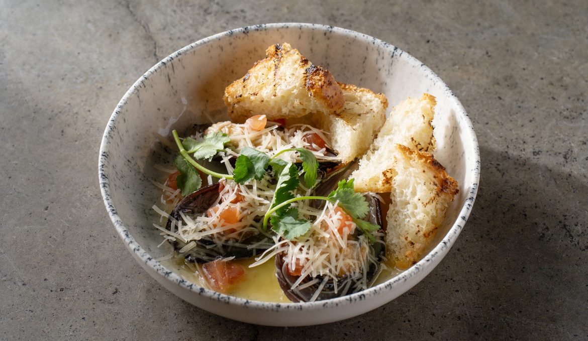 Мидии/ винный соус/ томаты