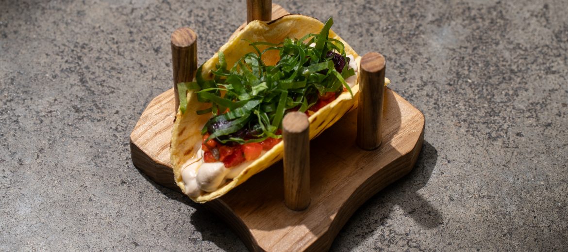 Тако с творожным сыром/ печеный виноград